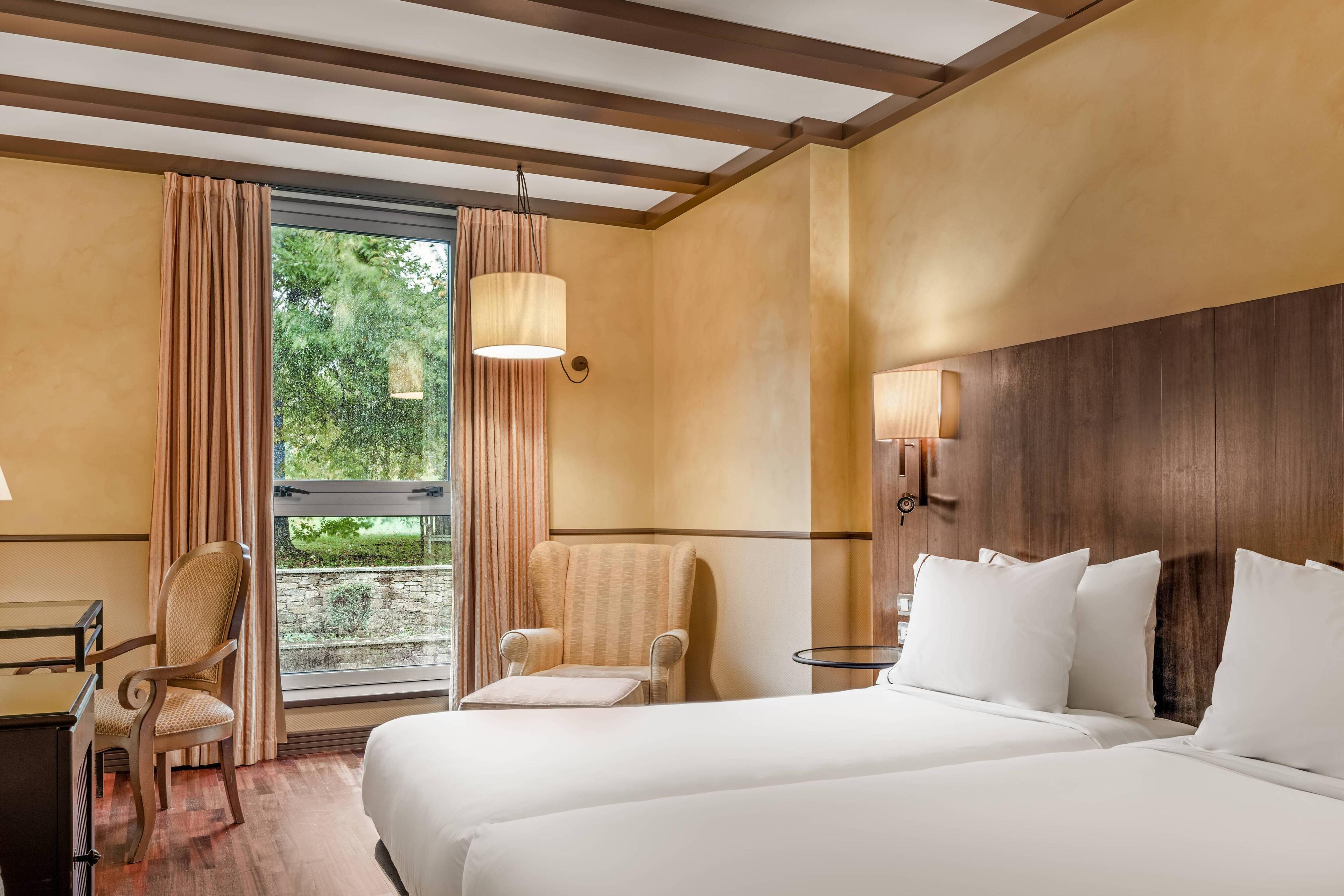 Sleep comfortably in our Twin/Twin Deluxe Rooms . Enjoy rustic cozy furnishings, plush bedding and reading lamps.