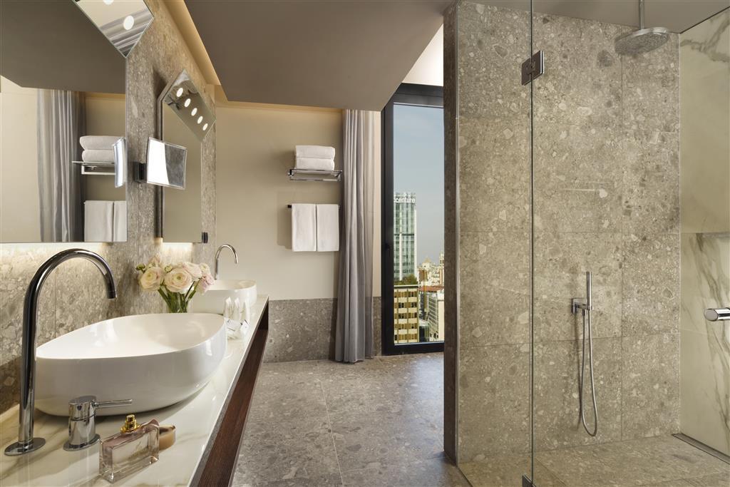 UE MilanoVerticale Milano Suite Vista bathroom e Penthouse