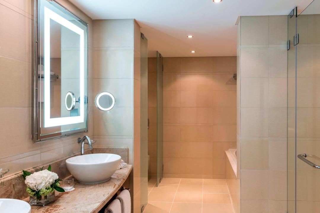 Prepare for a day of business meetings or adventures in Muscat in our suite bathroom, which boasts a separate shower and bathtub and a well-lit vanity area.