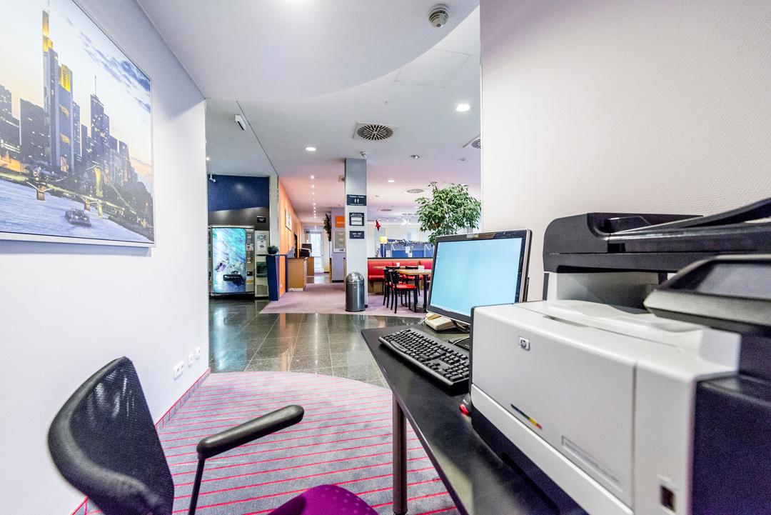 Business Center with internet PC/printer-24h available