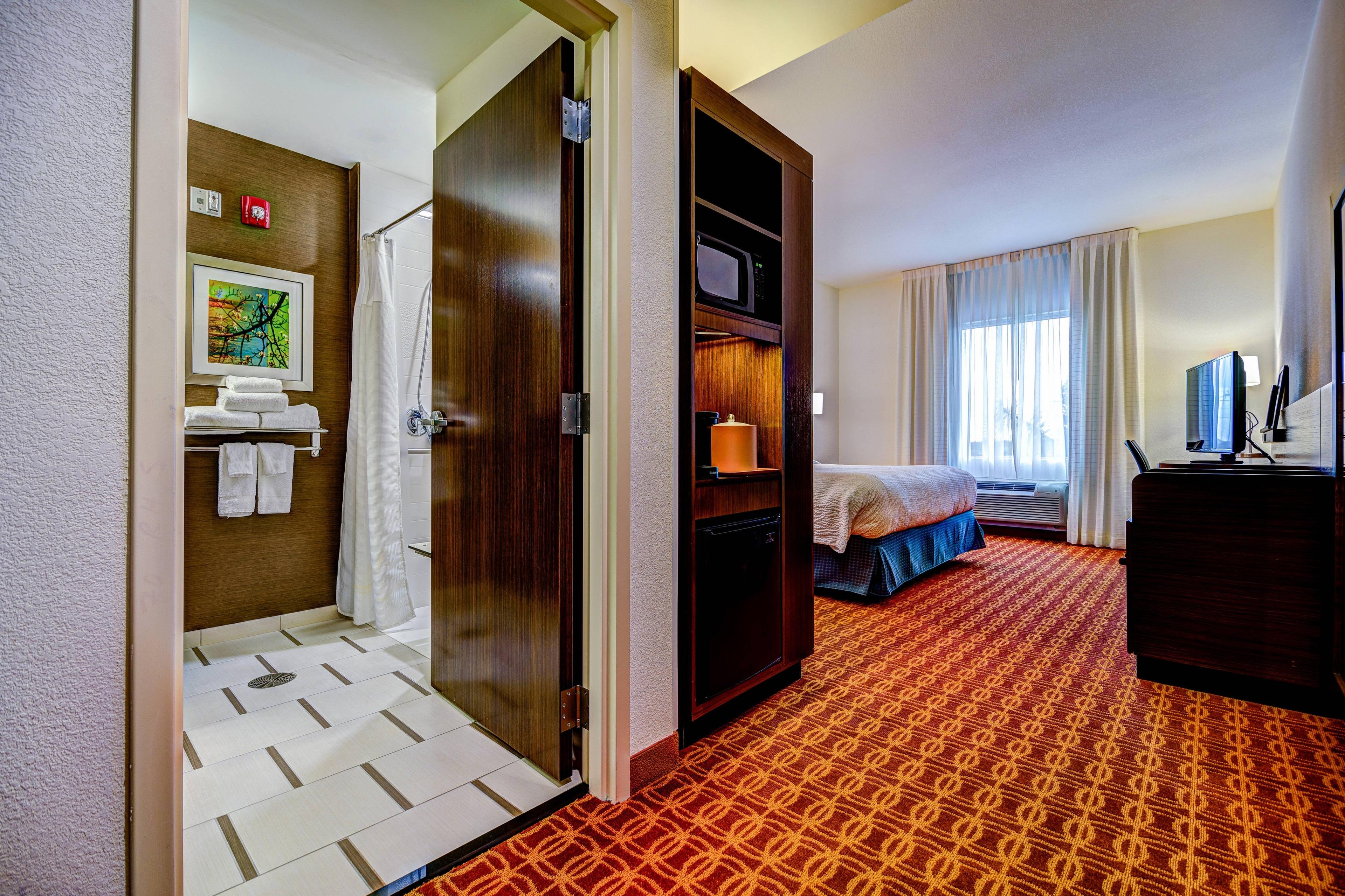 The accessible guest rooms are equipped with conveniences to enhance your stay. The wider doorways, doorbell and lower peepholes are among those features.