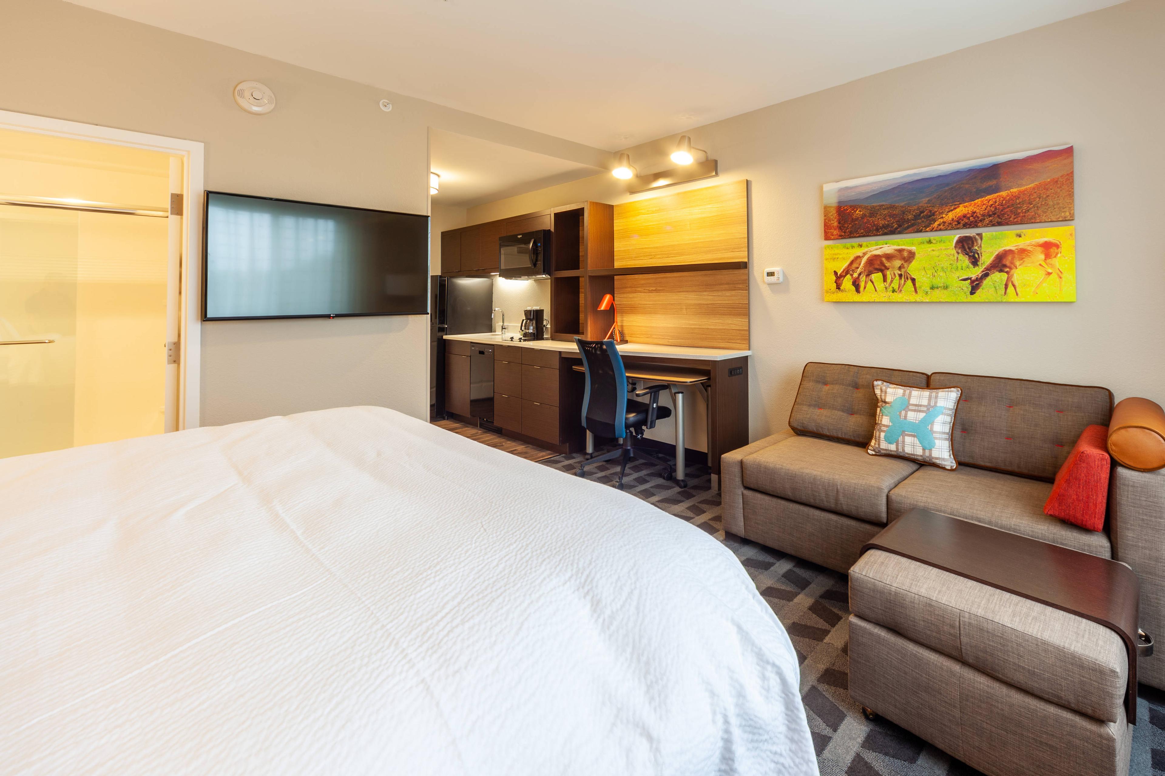 Our king studio suite offers a large open floor plan and is equipped with a 49-inch flat-screen TV, fully equipped kitchen, and pull-out sofa bed.