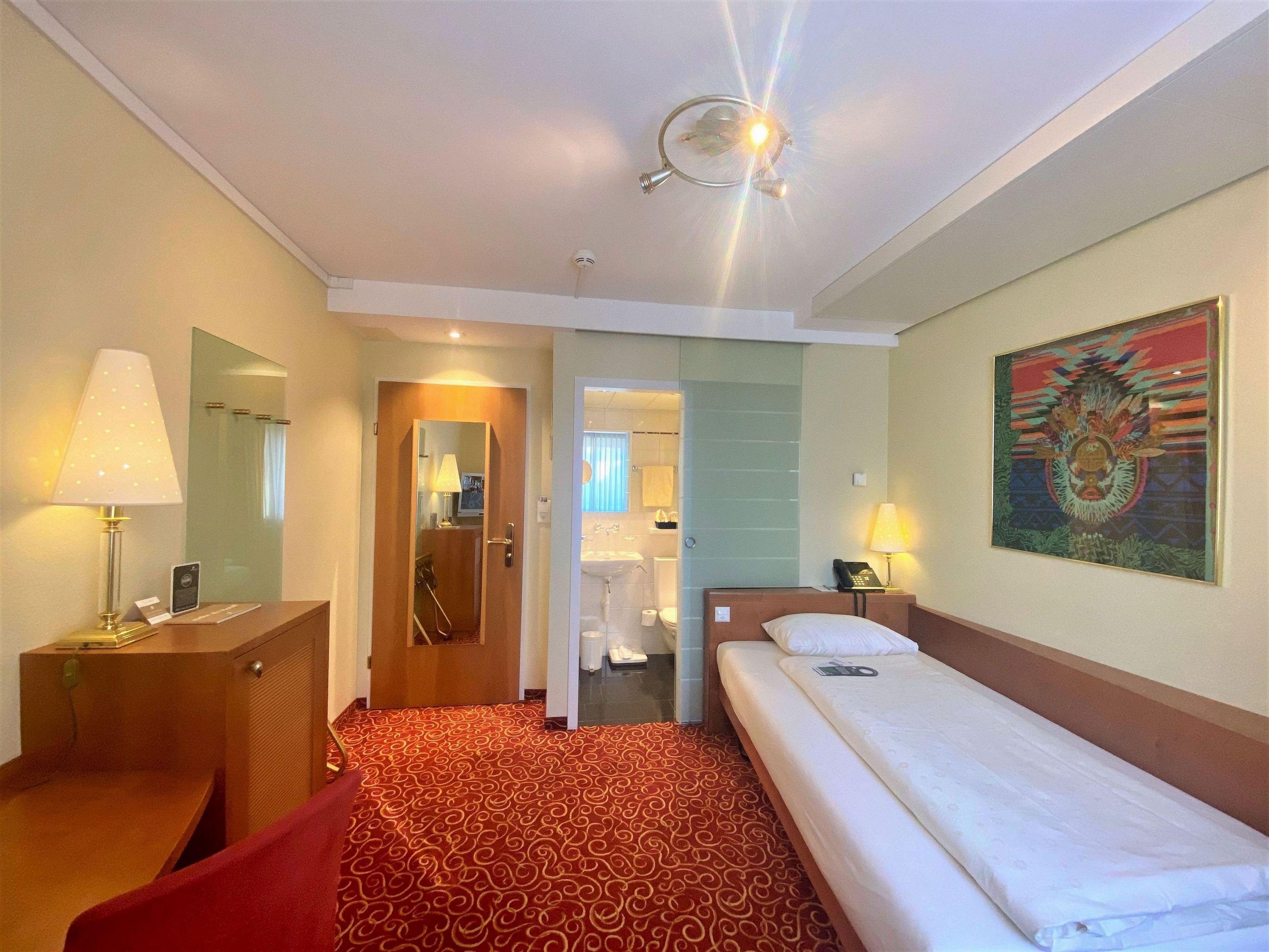 Our Eco Single rooms offer a warm and homely ambiance. They are ideal for short stays. These rooms are fitted with a Single size bed and come with a shower.