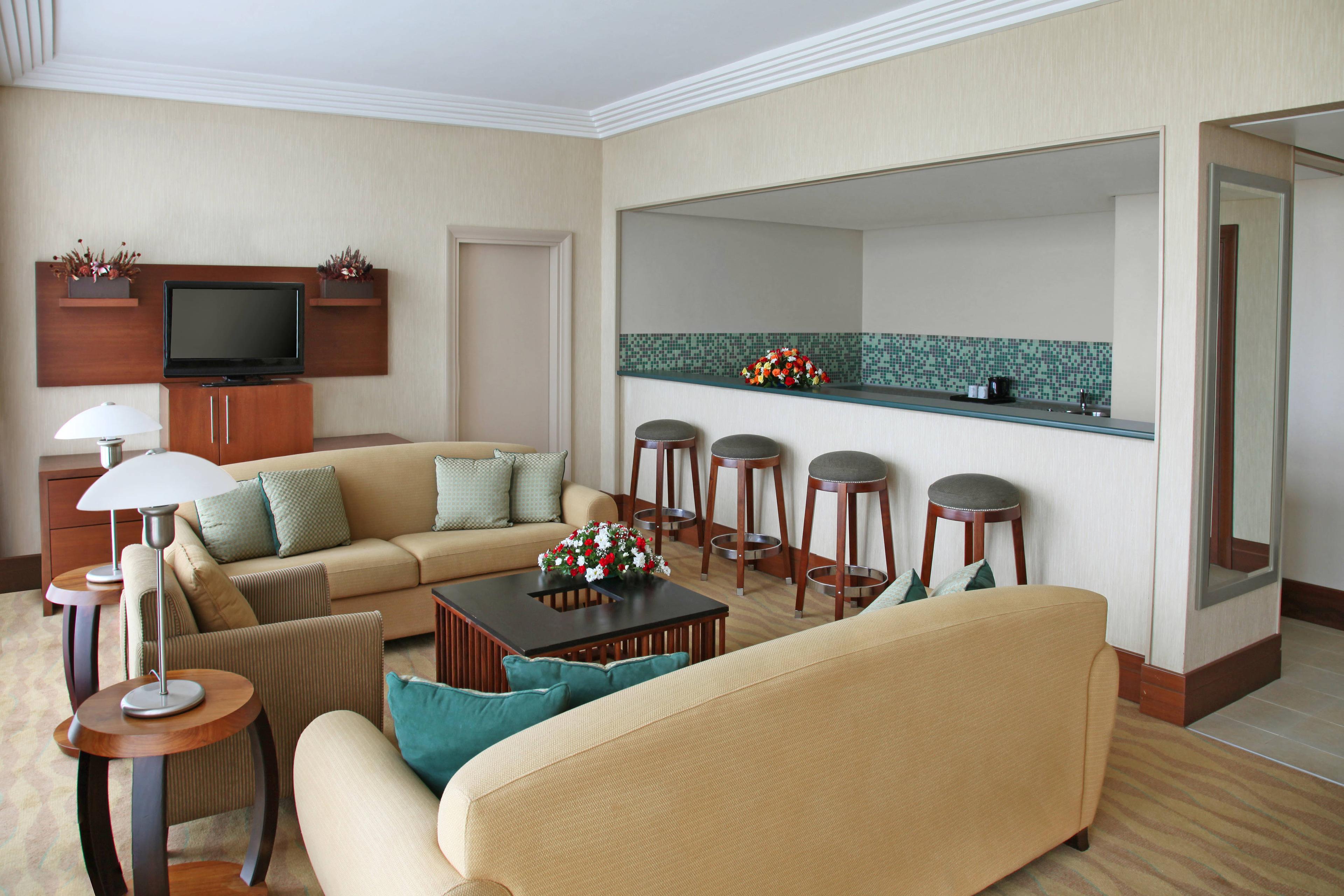 Our Junior Suite i provide special benefits that inlcudes Club Lounge access and complimenatary food as well as a separate living and dining area.