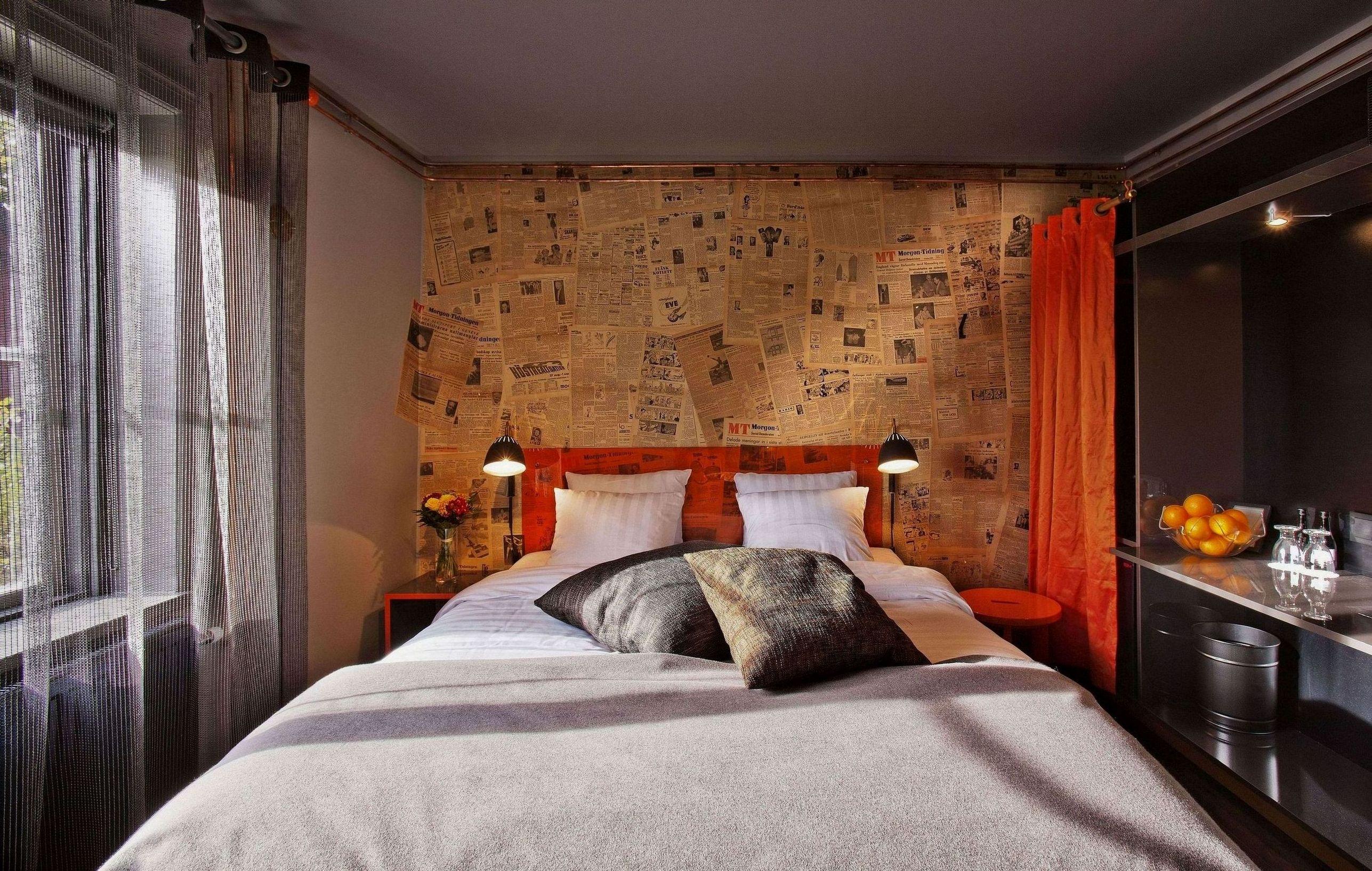 The standard queen rooms are situated in the building called Trubaduren, which is situated a stone s throw from the castle, and the rooms are named after Swedish artists like Eva Dahlgren and Ulf Lundell. The rooms have a modern, cool yet cosy design. The bed is either 160 cm or a round bed 190 cm across. Bath with shower, minibar, nonsmoking, TV and hairdryer. Breakfast, WiFi and parking is included.