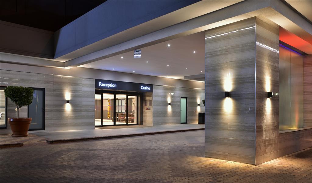 Avani Gaborone Resort & Casino Exterior View Entrance