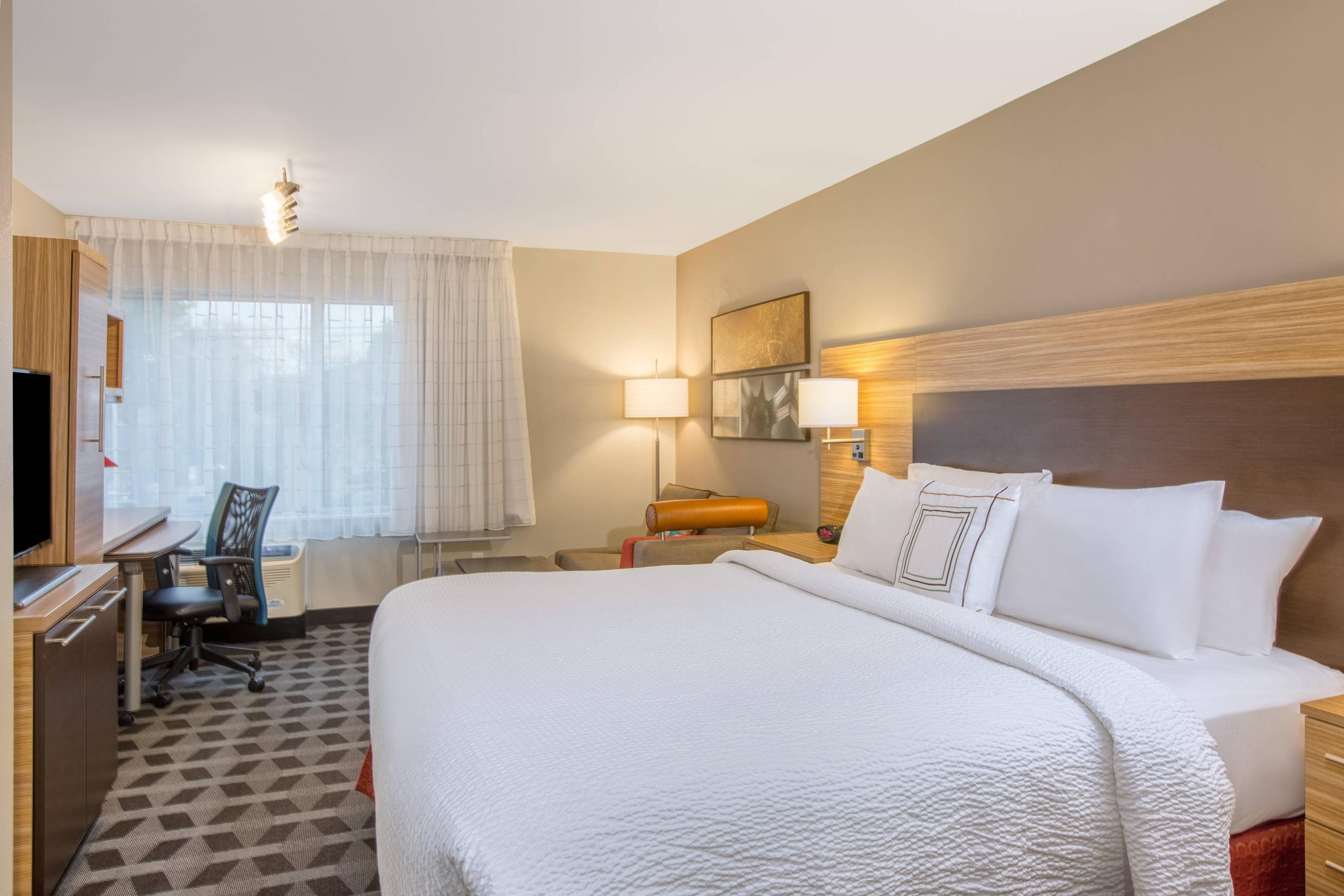 Our large and spacious Queen Studio Suite with a queen bed includes comfortable work space, iron, coffee maker and high definition TV, giving you all the amenities and comforts from home while traveling.