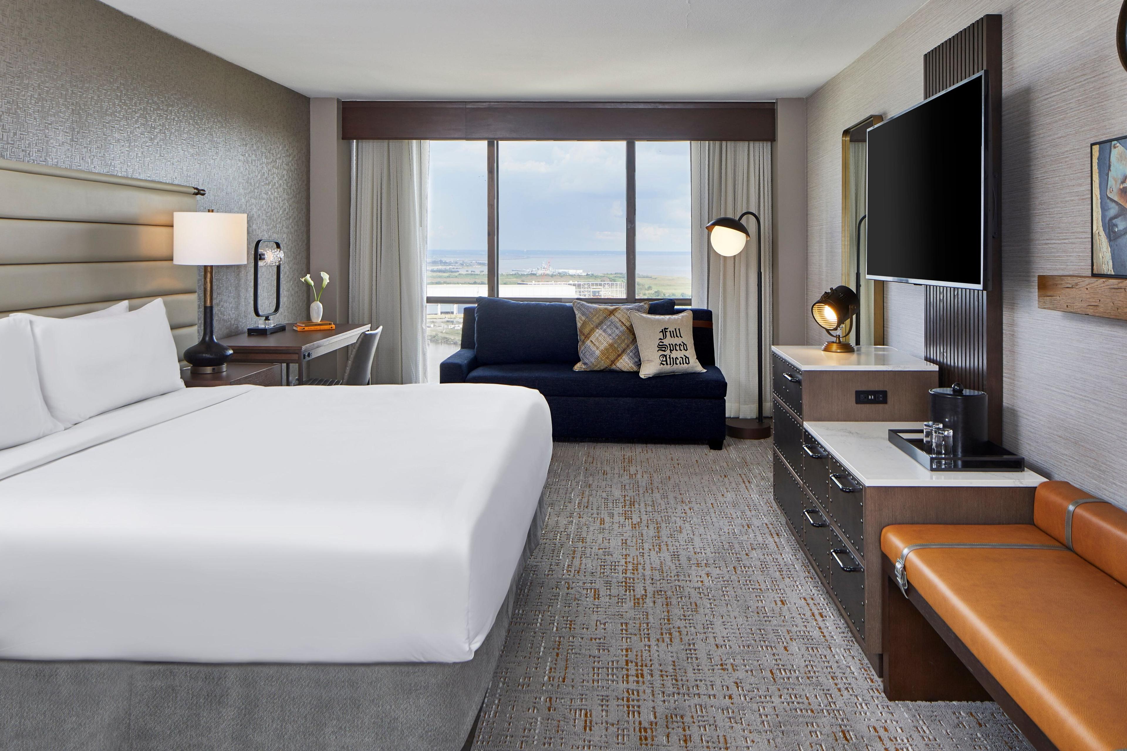 From the plush bedding to the views of the Mobile River, our king river view rooms are designed to pamper you during your stay.