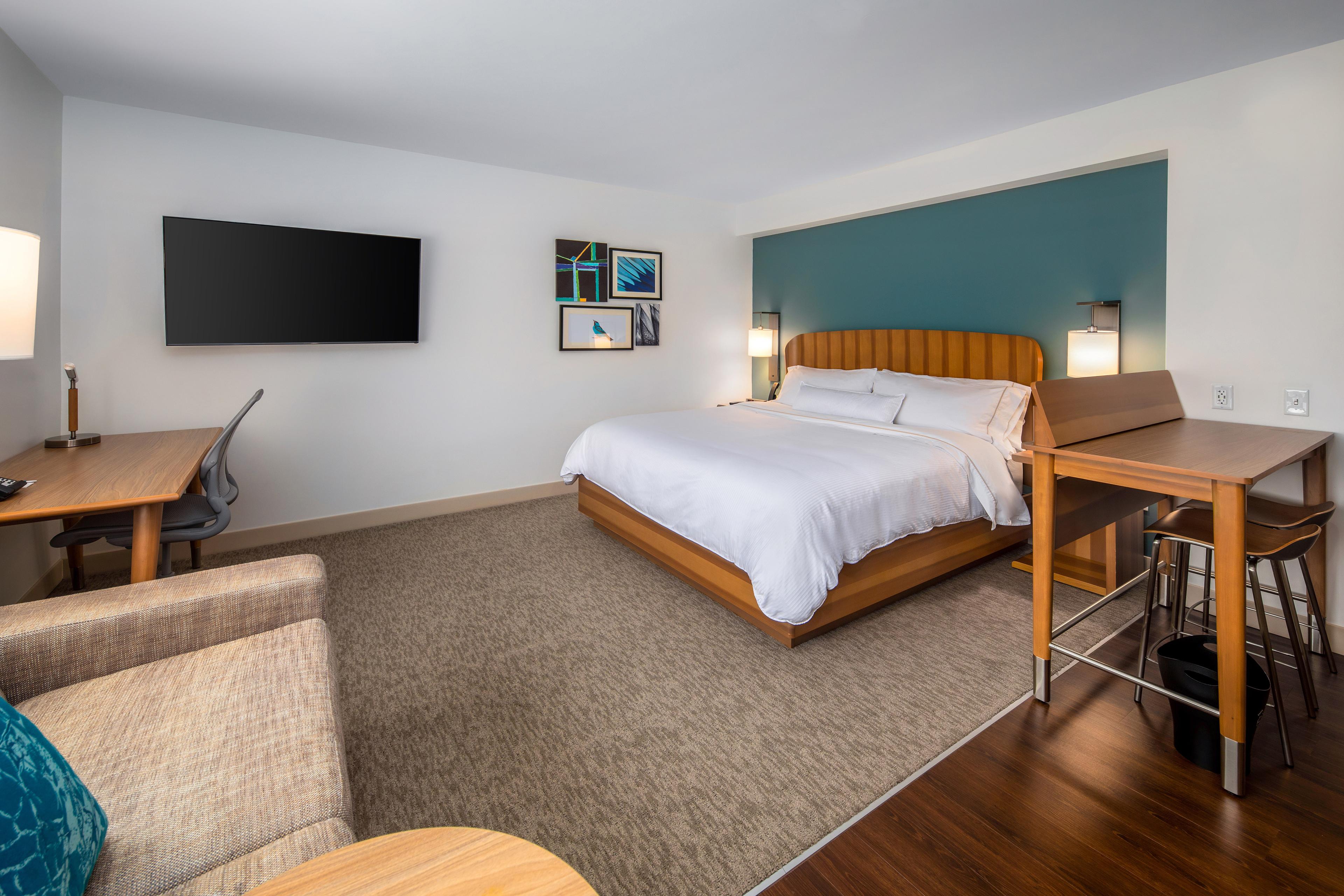 Enjoy ample living space in the studio king rooms, complete with ergonomic workstations, king Heavenly® beds and kitchenettes.
