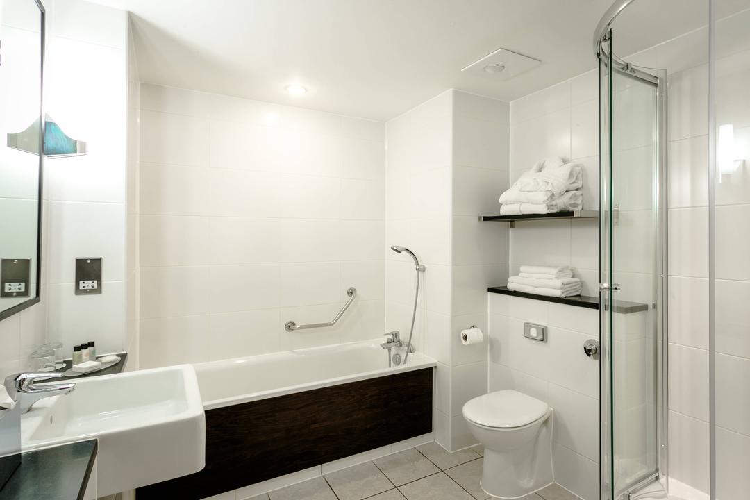 All of our double deluxe bedrooms and suites have a separate walk-in shower