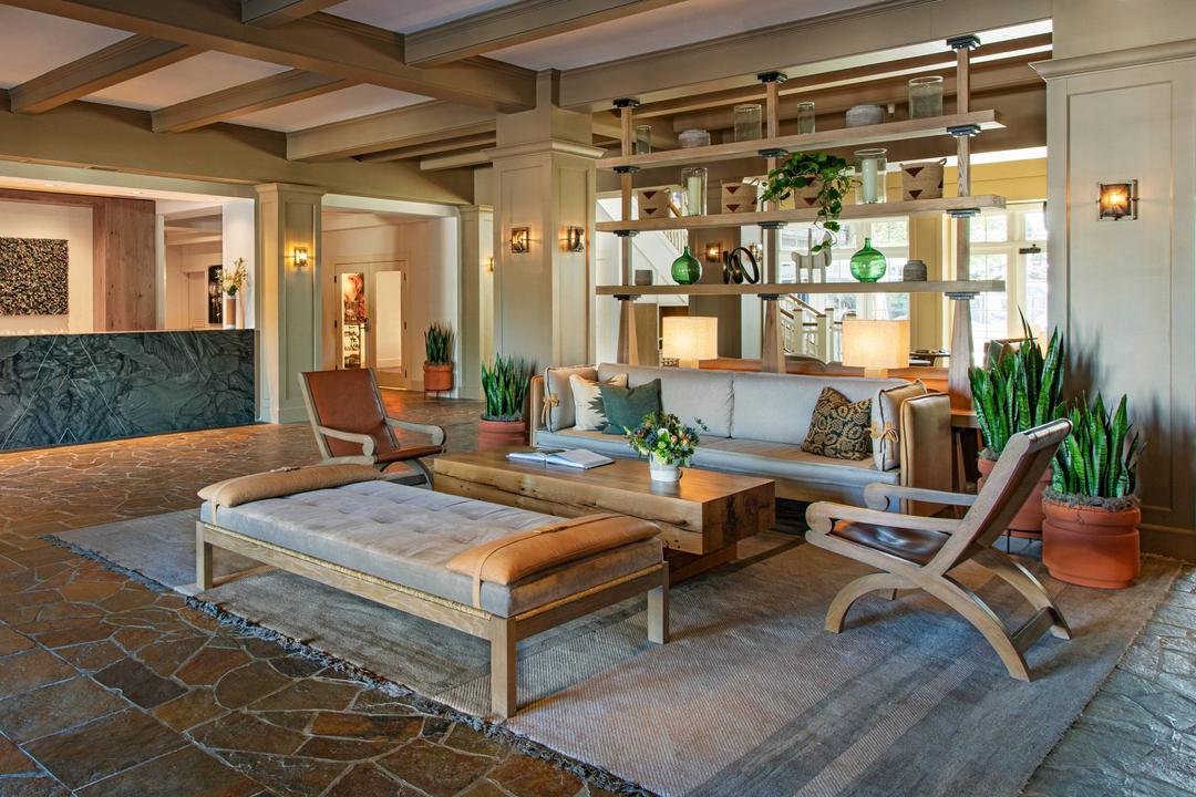 With custom-made furniture and artwork that brings the rich craft of Sonoma to life, the lobby offers a carefully curated experience for every guest.
